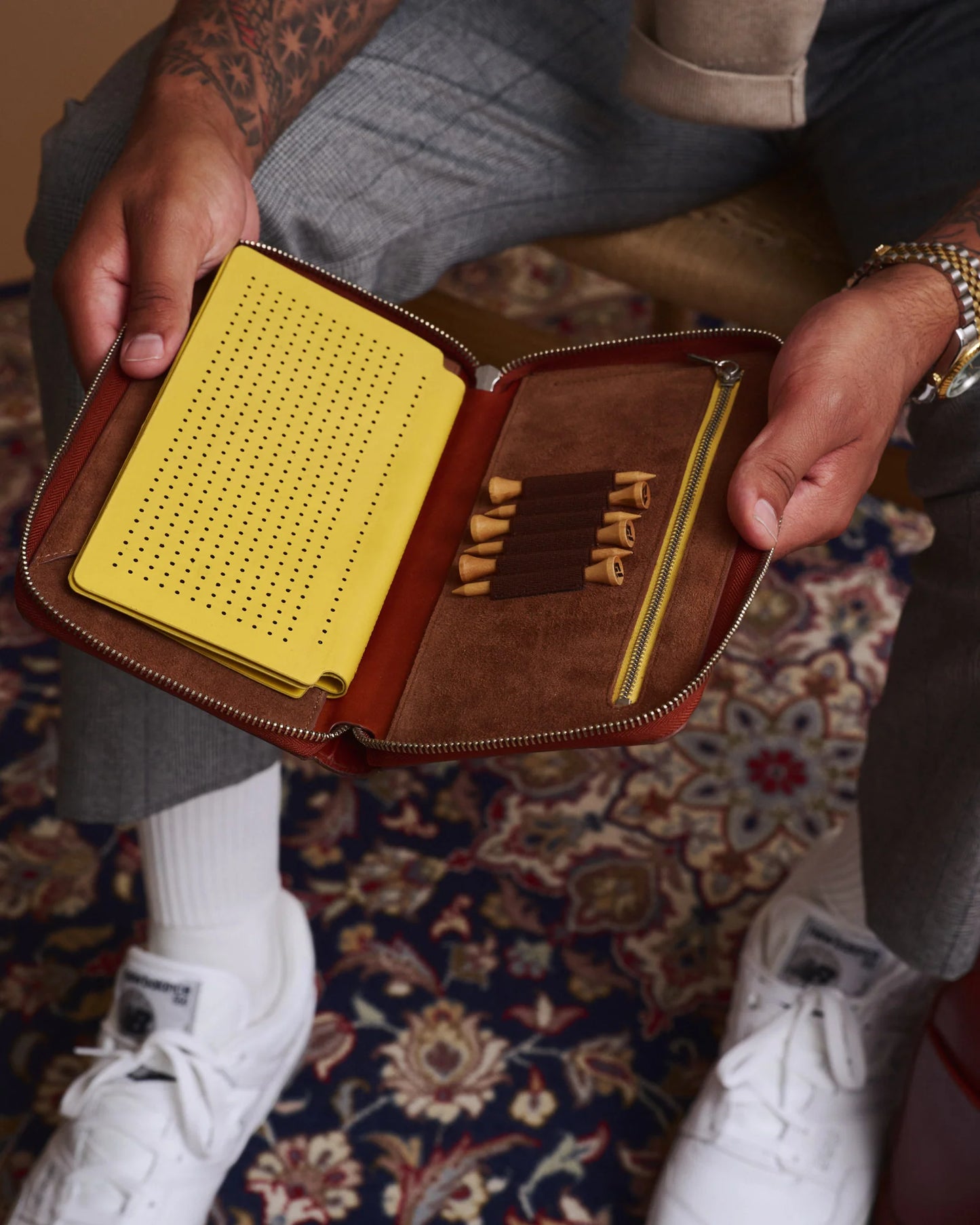 INSIDE THE LEATHER GLOVE WALLET - COGNAC